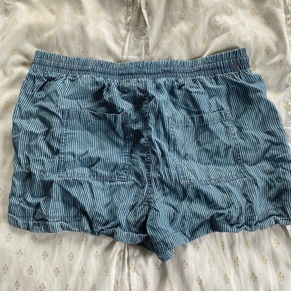 Universal Thread Cloth Shorts - Picture 2 of 2